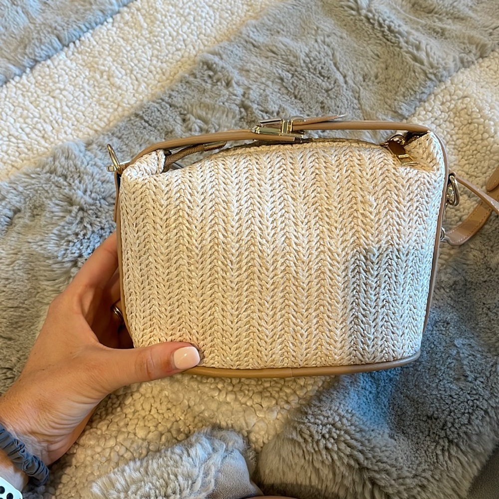 The perfect vacation crossbody